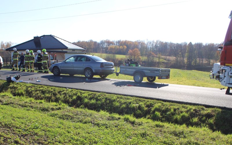 Motorowerzysta trafił do szpitala po zderzeniu z przyczepką w Głębowicach