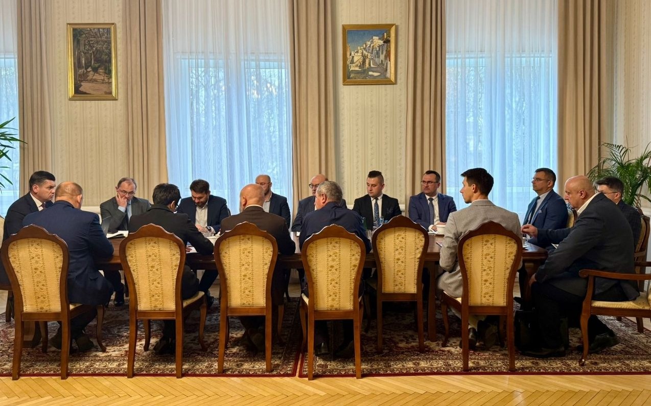 Małopolska wzmacnia bezpieczeństwo kolei. Pilne spotkanie po ogłoszeniu alarmu CHARLIE