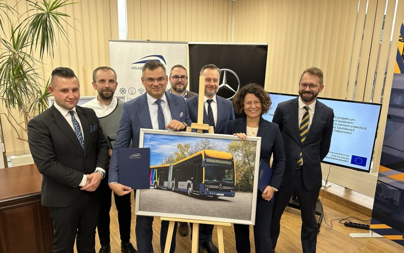 Podpisanie umowy wykonawczej na zakup autobusów elektrycznych zasilanych wodorem dla Kolei Małopolskich