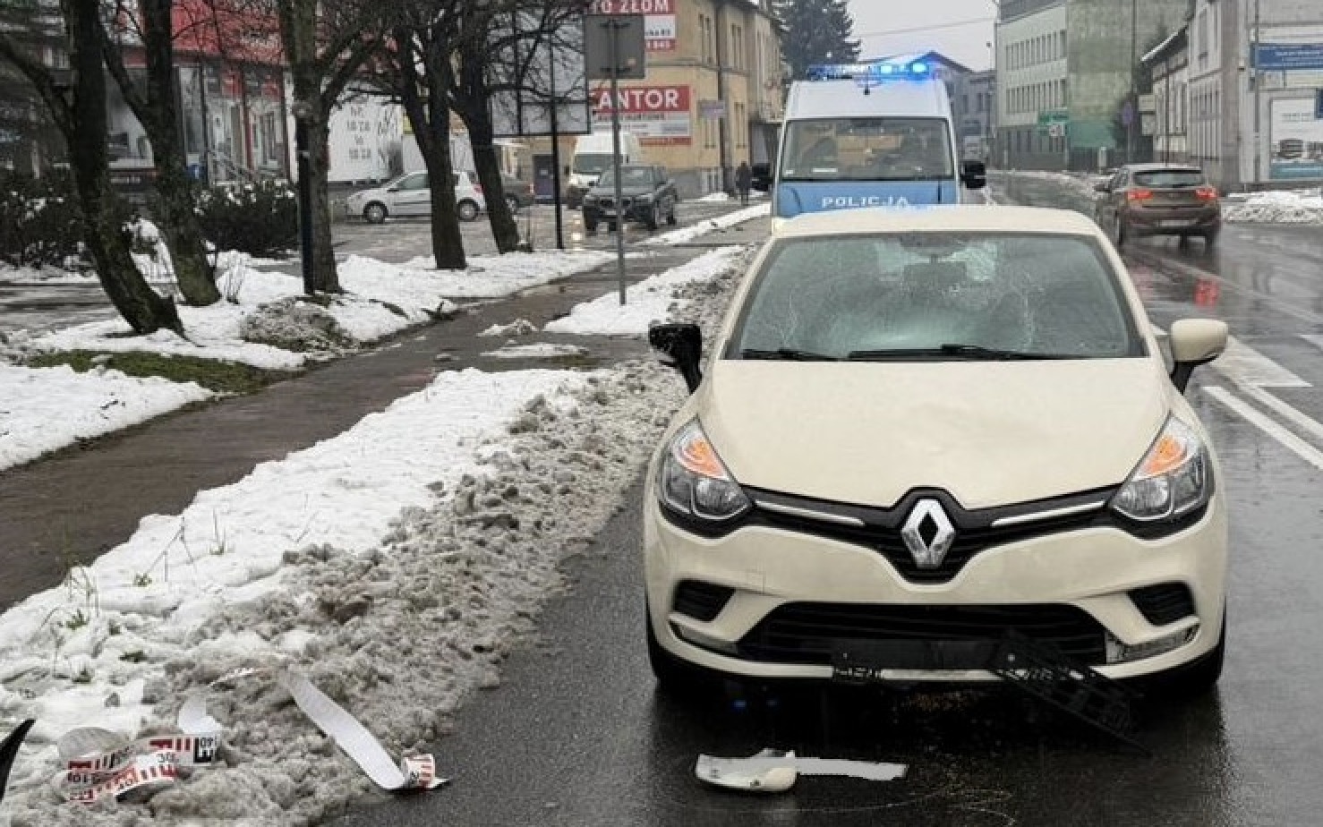 Kęty. 76-latka potrącona na przejściu dla pieszych. Trafiła do szpitala