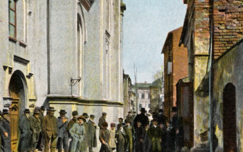„Niewyobrażalne” w Krakowie. Wystawa o pustce po wielkich synagogach przypomina o Oświęcimiu