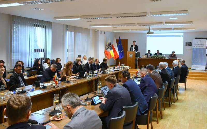 Rekordowe inwestycje i stabilne finanse. Powiat Oświęcimski przyjął budżet na 2026 rok