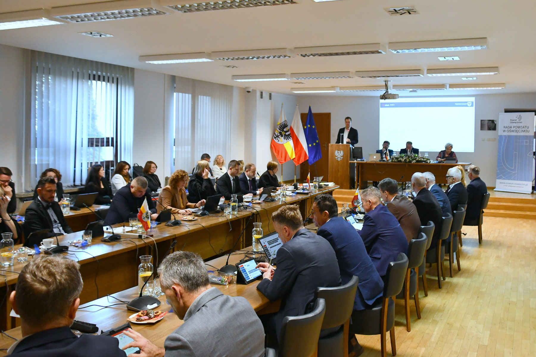 Rekordowe inwestycje i stabilne finanse. Powiat Oświęcimski przyjął budżet na 2026 rok