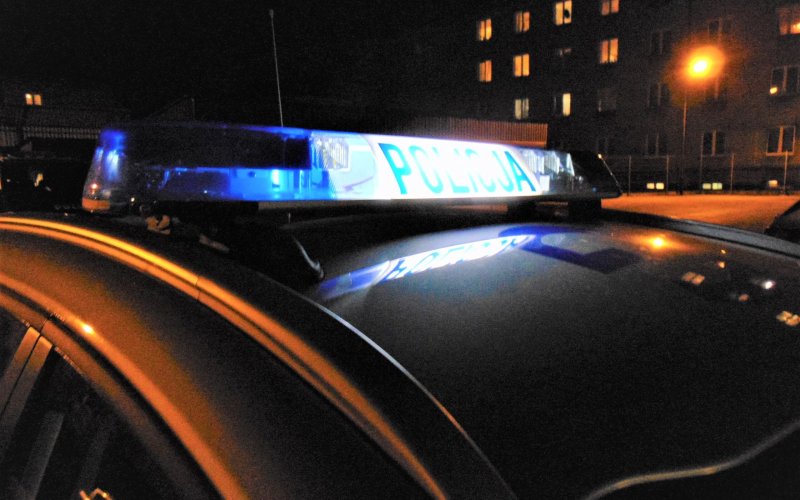 Nocna reakcja mieszkanki Oświęcimia uratowała seniora. Policja szybko przekazała go rodzinie