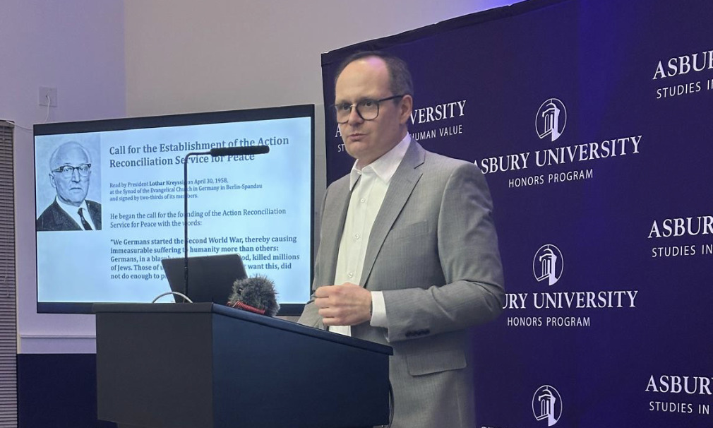 Edukator z Oświęcimia zaprezentował misję MDSM na Asbury University w USA