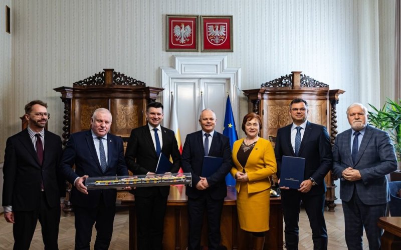 Nowe pociągi dla Małopolski. Koleje Małopolskie dostaną 7 nowych EZT Newag