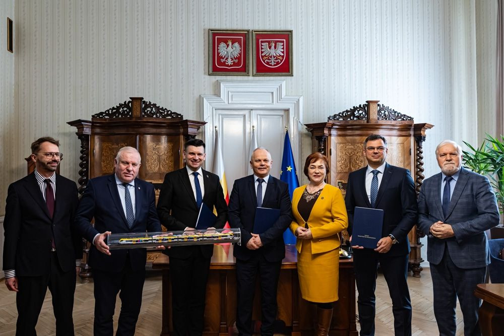 Nowe pociągi dla Małopolski. Koleje Małopolskie dostaną 7 nowych EZT Newag