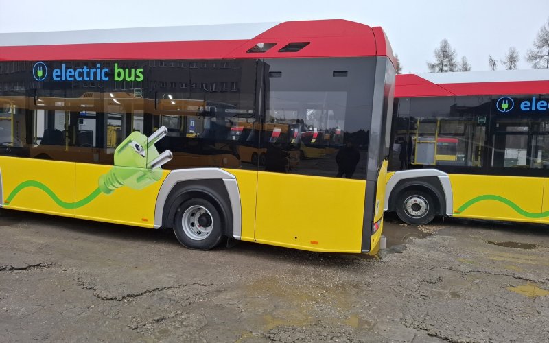 Elektryczne autobusy Solarisa na ulicach Oświęcimia. Miasto inwestuje w ekologiczny transport