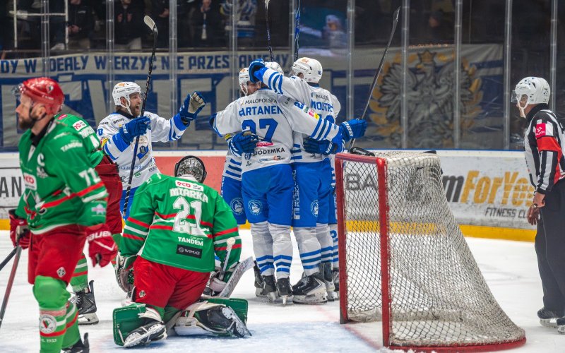 Hokejowy thriller w Oświęcimiu! Unia lepsza od Zagłębia po karnych przy komplecie publiczności