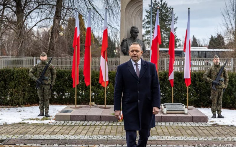 Karol Nawrocki w Oświęcimiu. Hołd pierwszym więźniom Auschwitz i ofiarom obozu