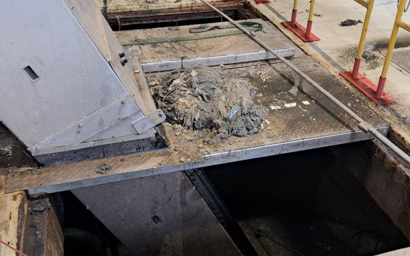 Szokujące znalezisko w przepompowni w Oświęcimiu. Awaria przez pieluchy i ręczniki kąpielowe!