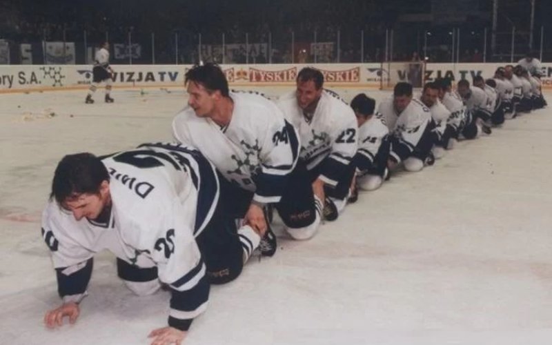 Unia Oświęcim zastrzega legendarny numer „20”! Wzruszająca uroczystość ku pamięci Artura Malickiego