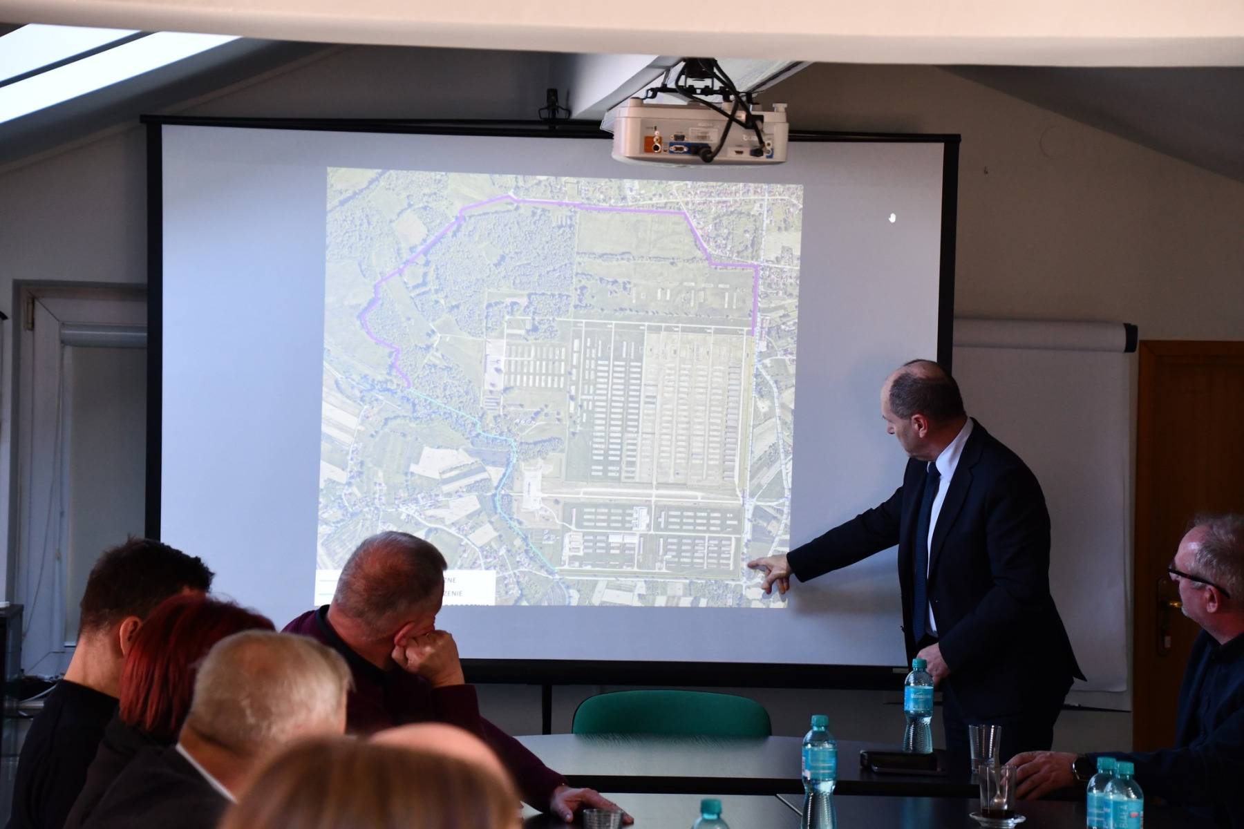 Nowe ogrodzenie w Brzezince wzbudza emocje. Wójt zwołał spotkanie z władzami Muzeum Auschwitz