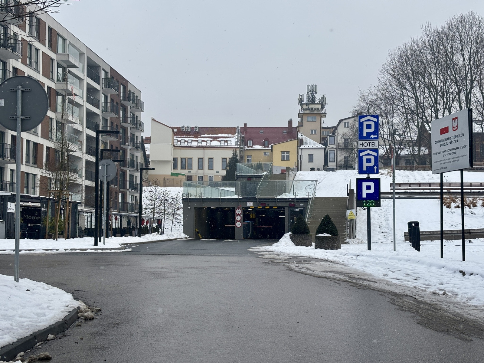 33 miliony na parking przy Bulwarach, a co miesiąc 70 tysięcy kosztów! Radni pytają, czy się opłaca?