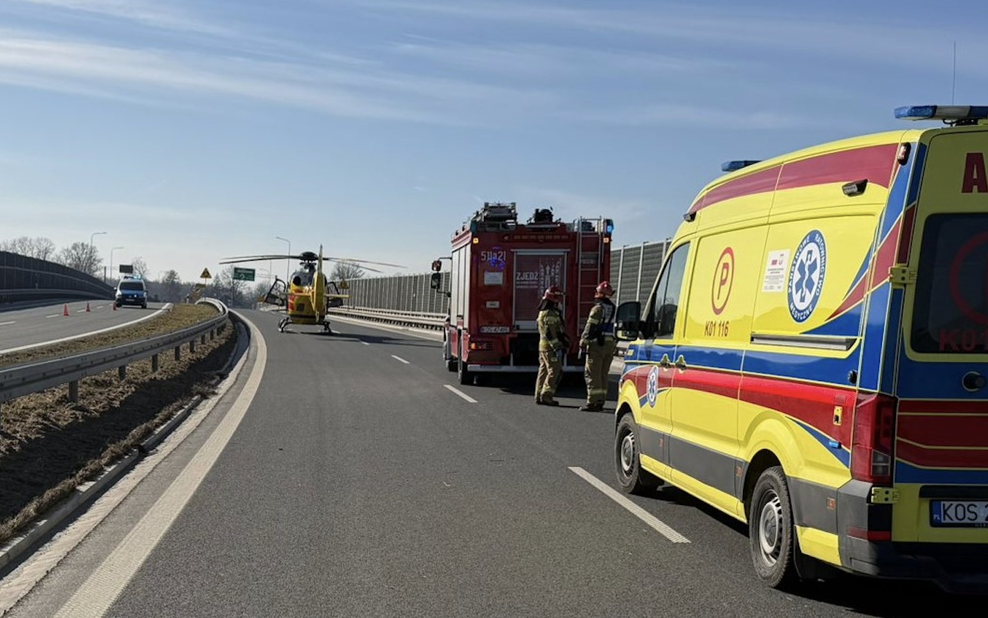 Wypadek motocyklisty na obwodnicy Oświęcimia! Helikopter LPR w akcji. 50-latek stracił panowanie