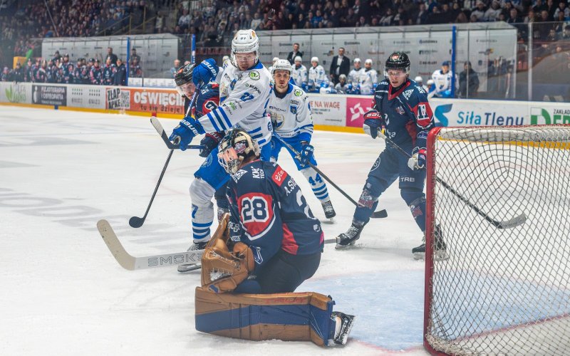 Unia Oświęcim wyrównała serię z Toruniem! Po porażce 0:3 przyszło zwycięstwo 3:2. Stan 1:1!
