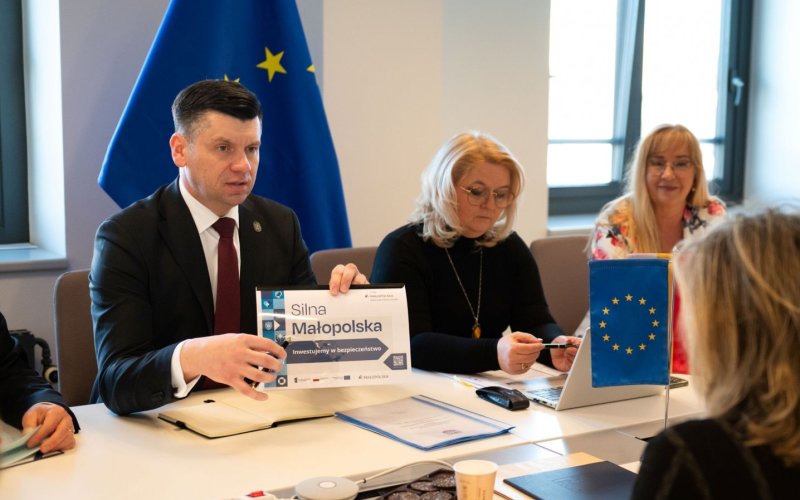 Miliard złotych z UE na bezpieczeństwo Małopolski! Pociągi ewakuacyjne, schrony, szkolenia