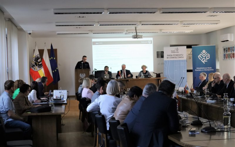 18 540 interwencji, 80 wypadków, 904 sprawy narkotykowe! Policja Oświęcim podsumowuje 2025 rok