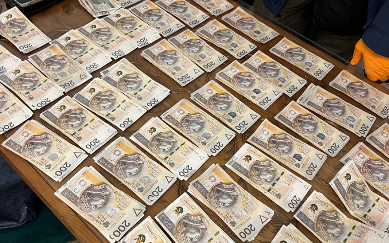 19-latek wpadł w ręce policji pod blokiem w Oświęcimiu! Oszustwo na legendę