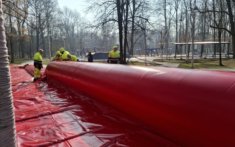 Ćwiczenia przeciwpowodziowe na Bulwarach w Oświęcimiu! 180 m zapory, 2 mln zł sprzętu