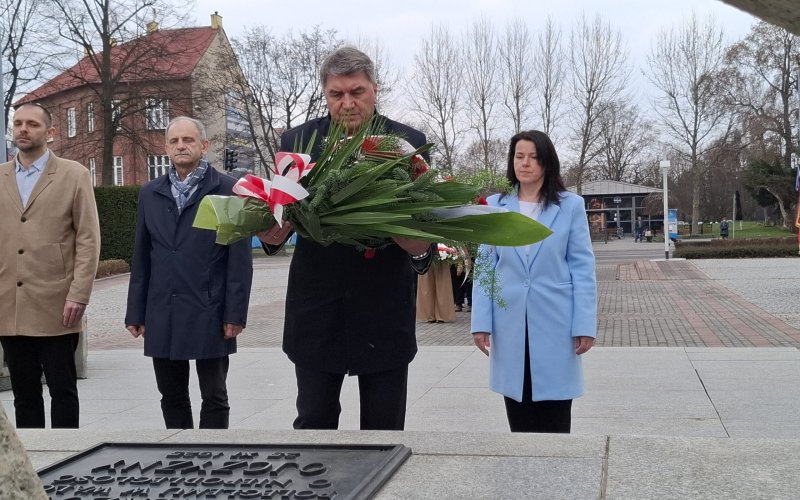 Narodowy Dzień Pamięci w Oświęcimiu. Oświęcimianie złożyli kwiaty przy Grobie Nieznanego Żołnierza