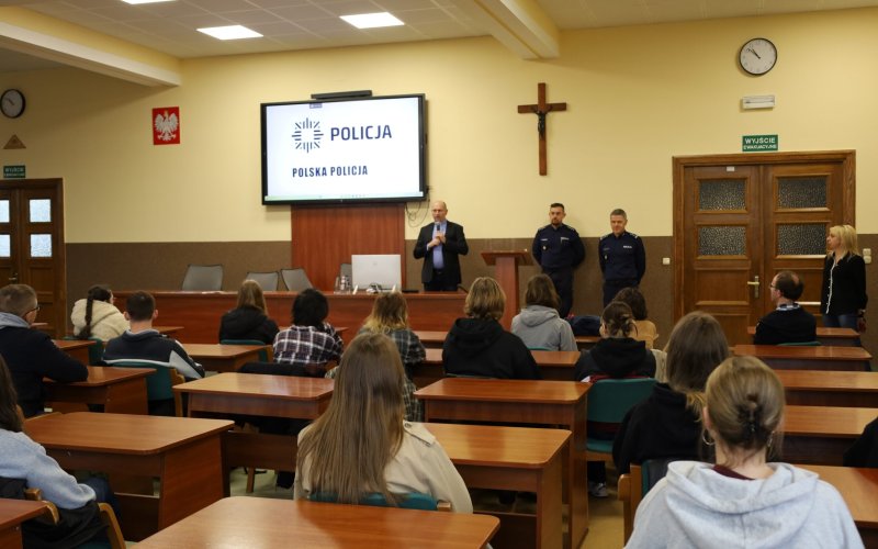 Policja Oświęcim w salezjańskiej szkole! Komendant zachęcał maturzystów do służby