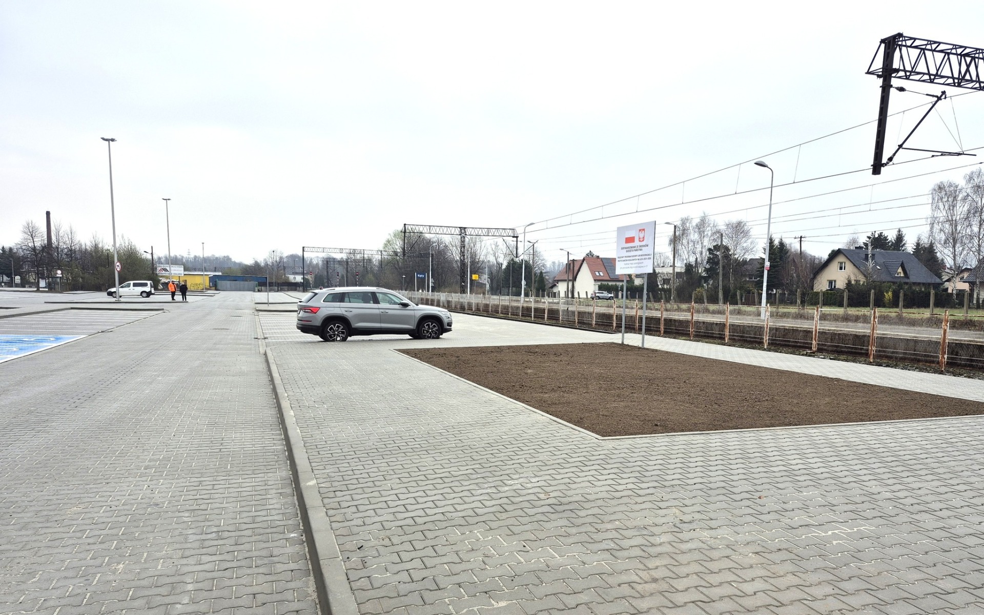 Park and Ride w Kętach otwarty! 85 miejsc dla aut, 20 dla rowerów, parking darmowy