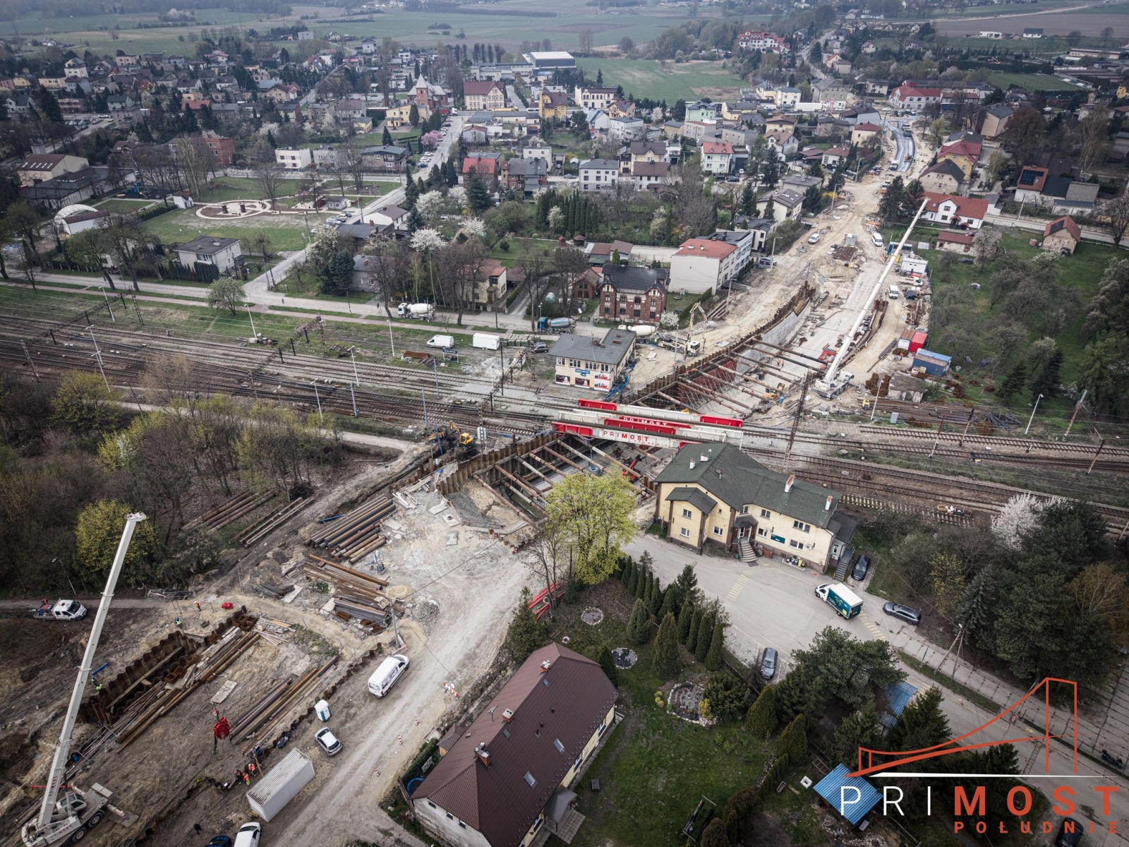 Postęp budowy ronda i tunelu na Wawelskiej w Bieruniu. Pierwszy asfalt i 300 ton stali zbrojeniowej
