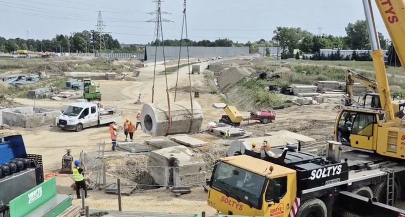 Tak przenosi się historię. Schrony spod obwodnicy Oświęcimia jadą w nowe miejsce