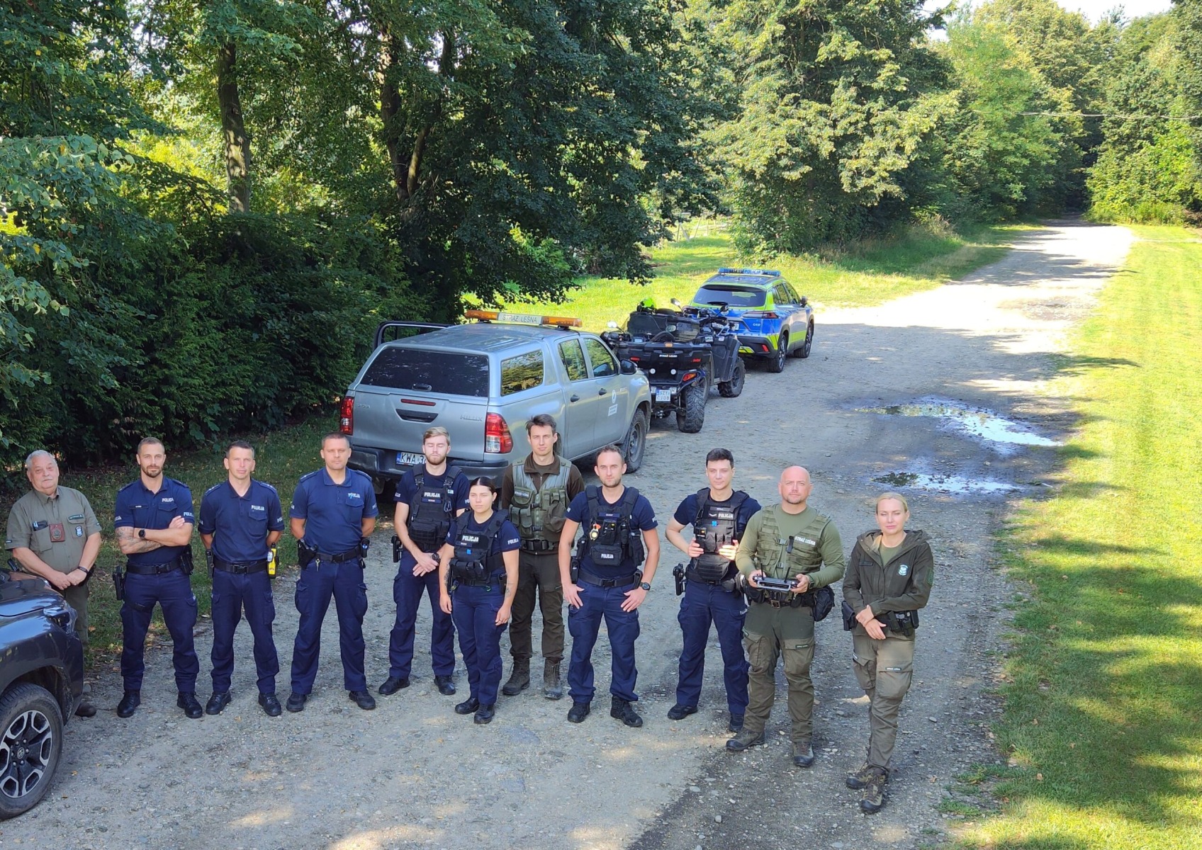 Dron nad lasami Kęt i Brzeszcz. Policja wsparła Straż Leśną w walce z quadami, crossami i kłusownictwem