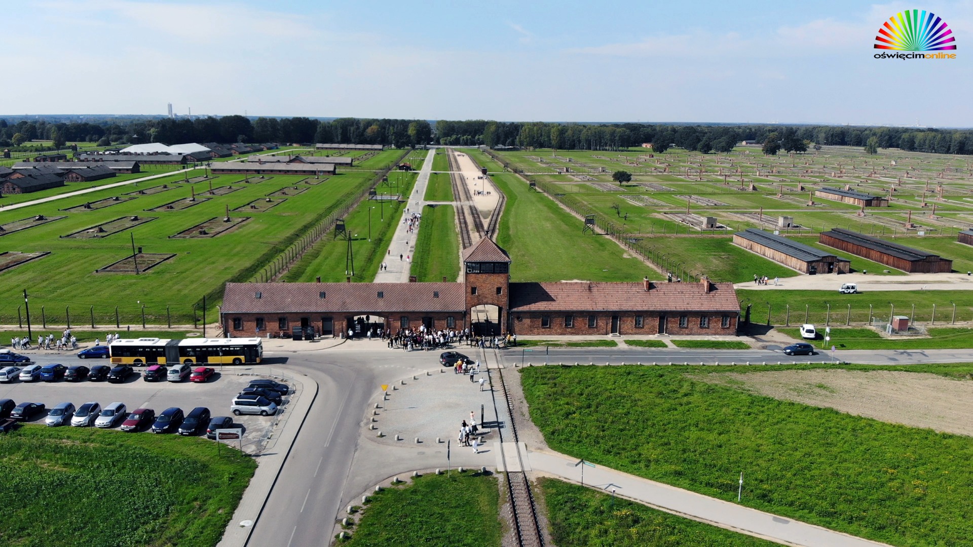 Mieszkańcy Brzezinki pytają o ogrodzenie Auschwitz-Birkenau. Pracownik biura poselskiego składa wnioski o informację publiczną