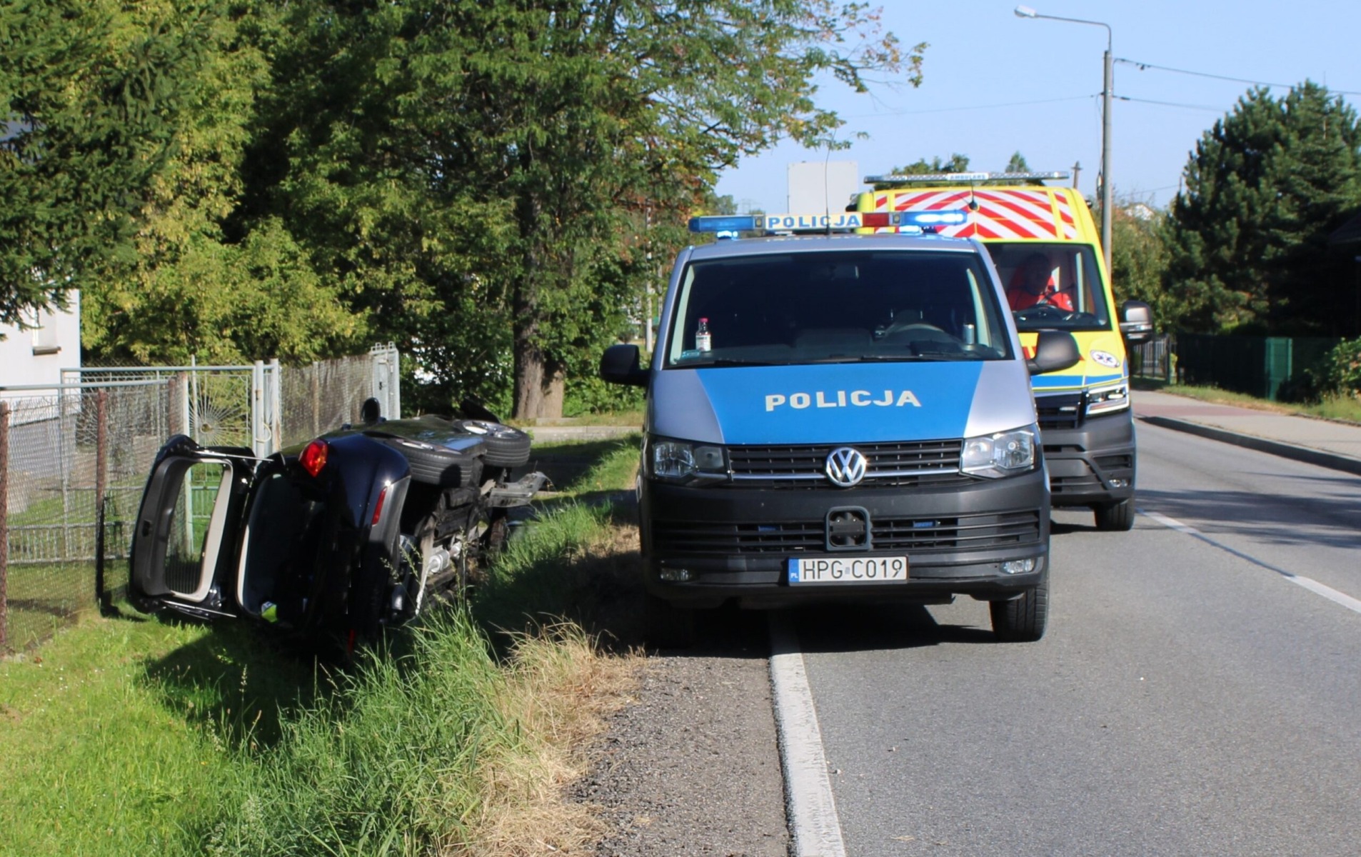 Zasłabł za kierownicą i uderzył w przepust. Wypadek w Grojcu na ulicy Beskidzkiej