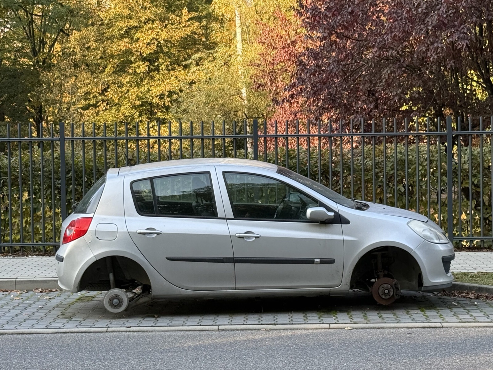 Kradzieże kół w Bieruniu. Policja: w powiecie oświęcimskim nie było takich zgłoszeń