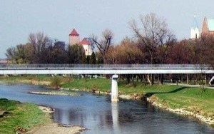 OŚWIĘCIM. Przebudują pieszą kładkę nad Sołą