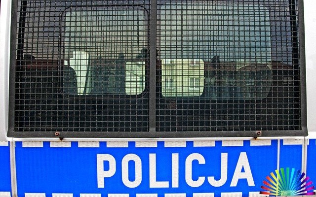 POLANKA WIELKA. Najechała na stojący na jezdni samochód