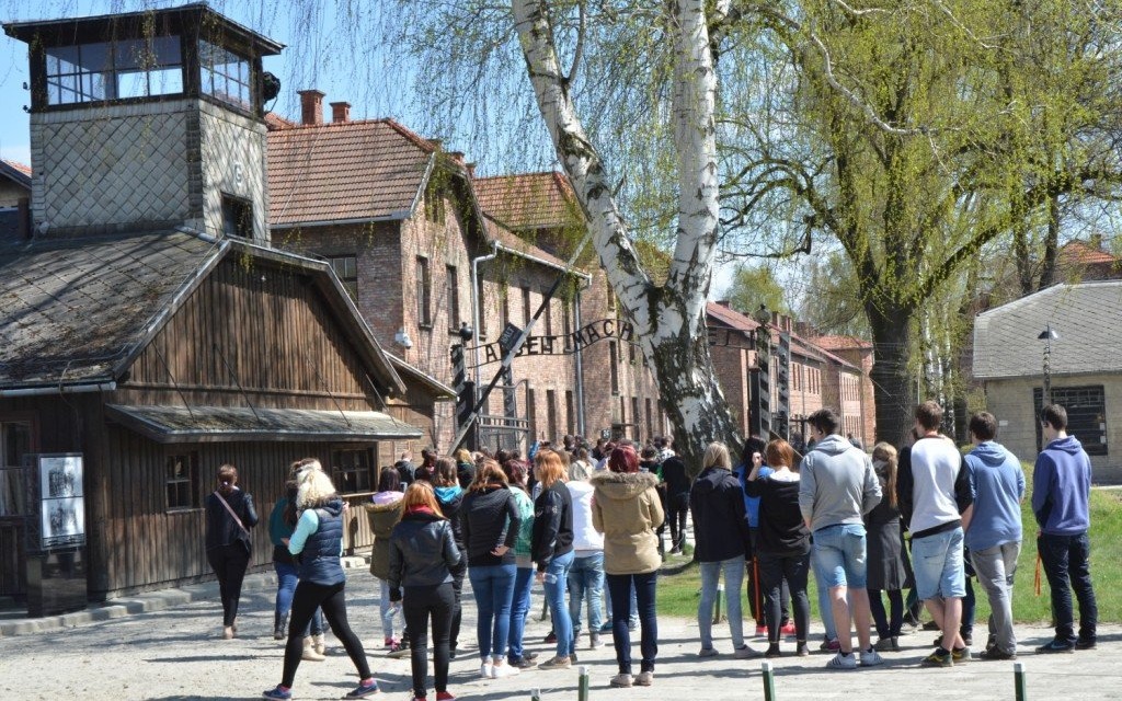 OŚWIĘCIM. Wzrastająca frekwencja i bezpieczeństwo w Miejscu Pamięci