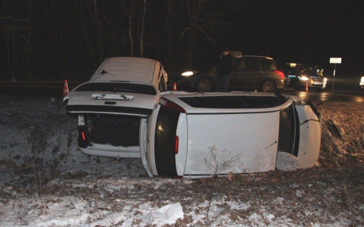 BOBREK. Najechał na skręcający samochód