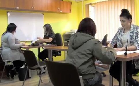 VIDEO-OŚWIĘCIM. Pierwszy dzień rządowego programu ''Rodzina 500 +''