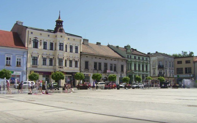VIDEO-OŚWIĘCIM. Walka z falą upałów na Rynku Głównym