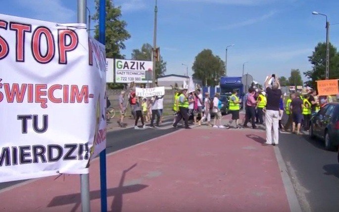 VIDEO-POWIAT. Protest przeciw fetorowi