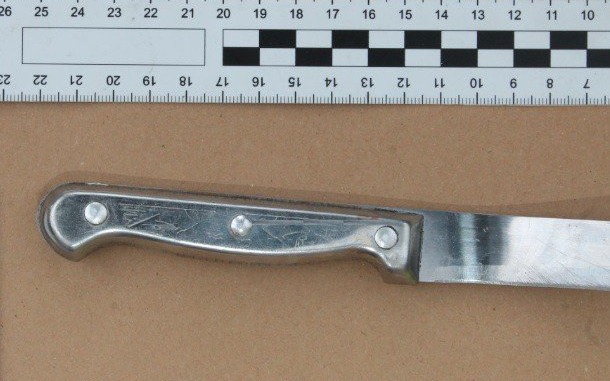 OŚWIĘCIM. Napadł z nożem na policjantów