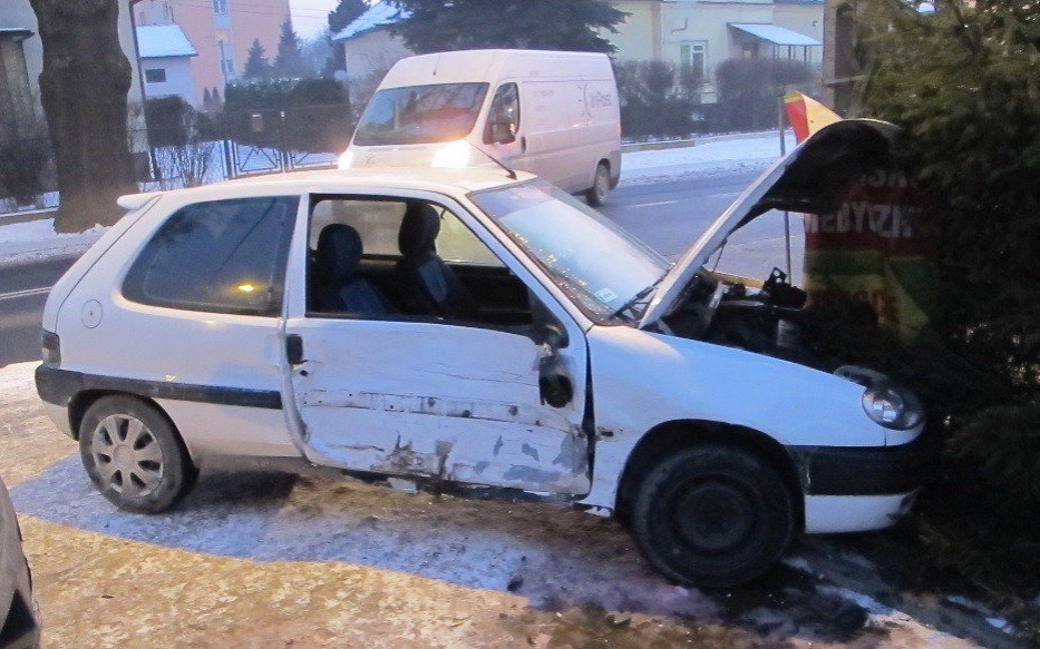 BRZESZCZE. Wypadek podczas manewru skręcania