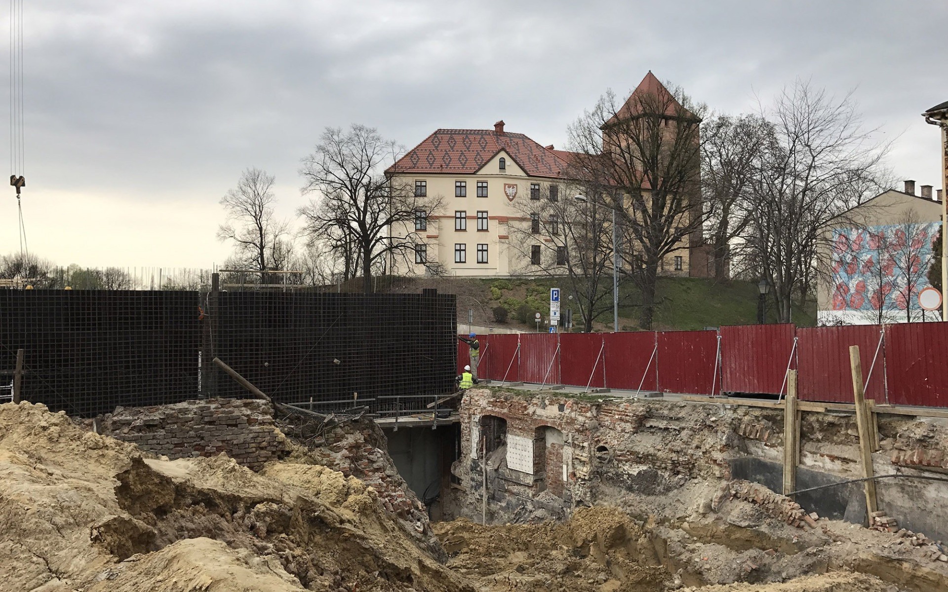 FELIETON. Manipulacja i niesmak, czyli jak dopasować rzeczywistość do tezy