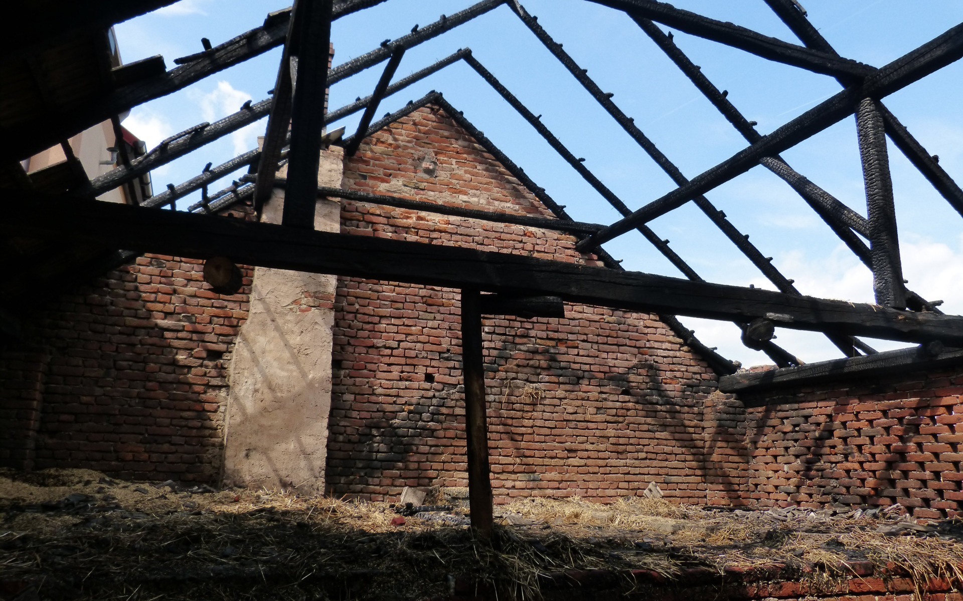 GMINA BRZESZCZE. Policjanci zatrzymali podpalacza