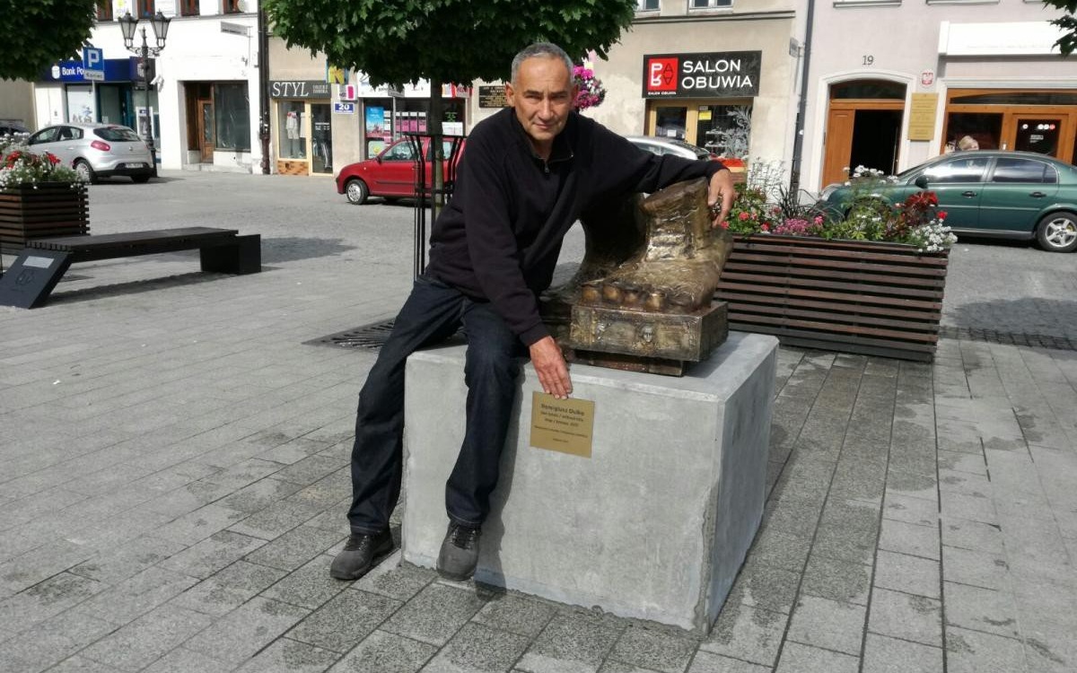 OŚWIĘCIM. Rzeźba Dulki na Rynku Głównym