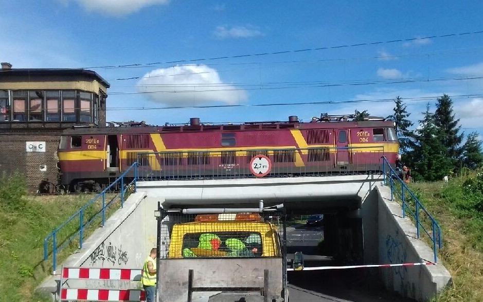 BABICE. Wykolejona lokomotywa, zmiana organizacji ruchu