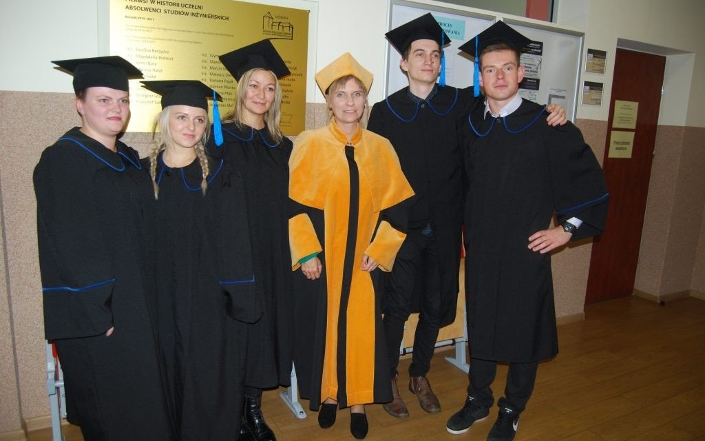 OŚWIĘCIM. Kolejni absolwenci opuszczają mury PWSZ