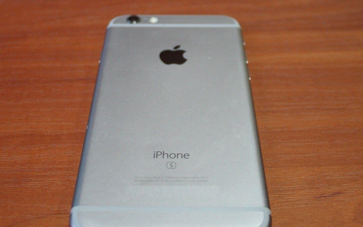 OŚWIĘCIM. Za sprawą mieszkańca Piotrowic oraz dzielnicowego, telefon zagubiony w Dubaju szybko wróci do właściciela