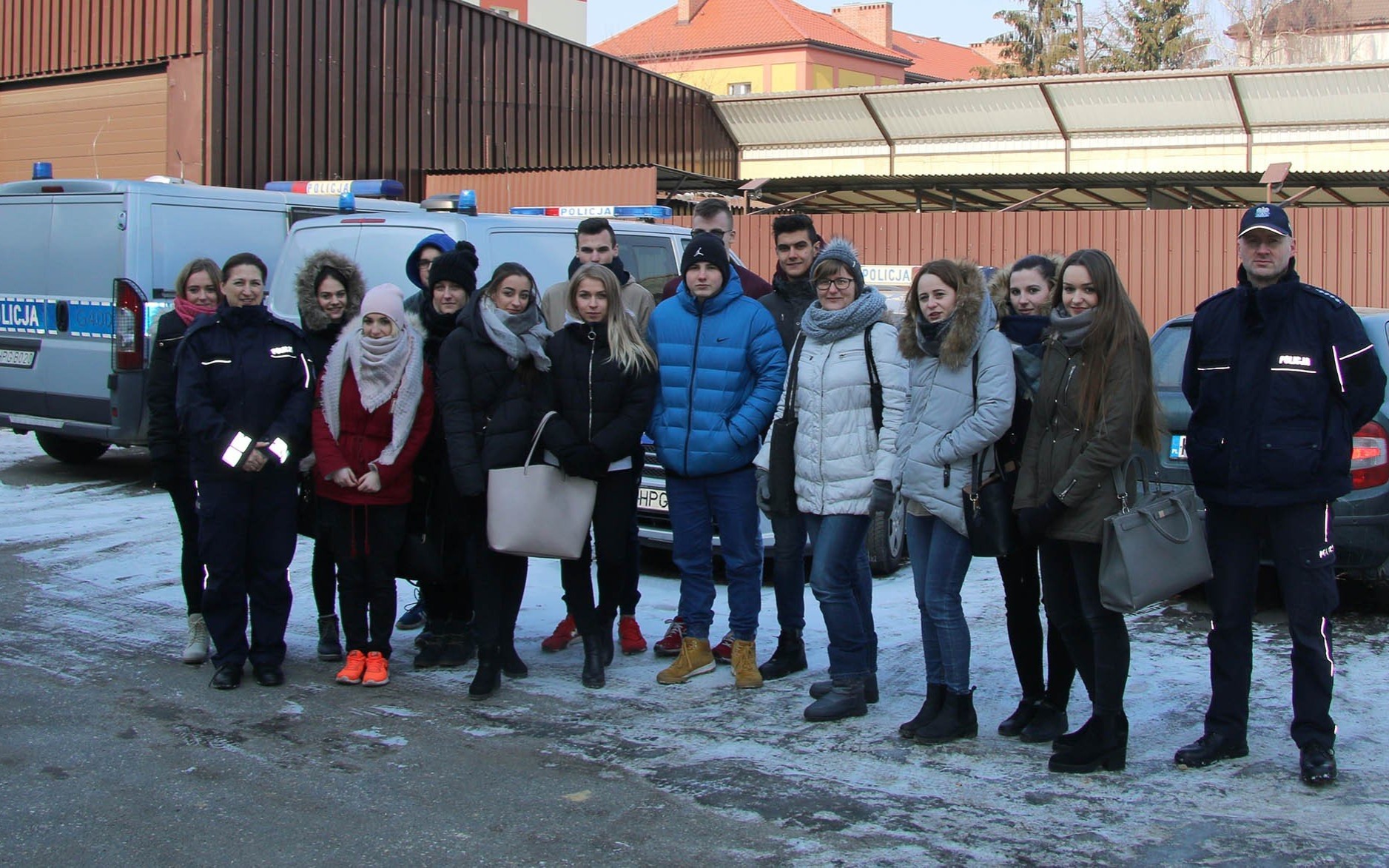 POWIAT. Klasy policyjne odwiedziły komendę