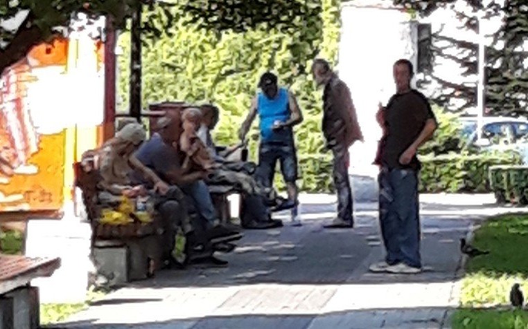 OŚWIĘCIM. Straż Miejska odpowiada ws. pijaczków na Placu Pokoju